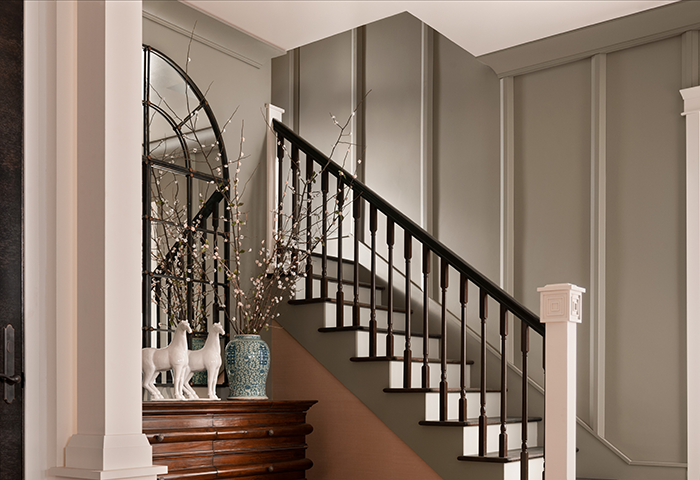 Use mouldings to create a dramatic staircasse